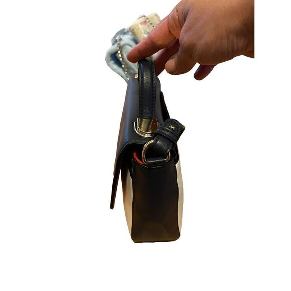 PRE-LOVED Small Crossbody Bag
PREOWNED 
Alfani  - Picture 6 of 12